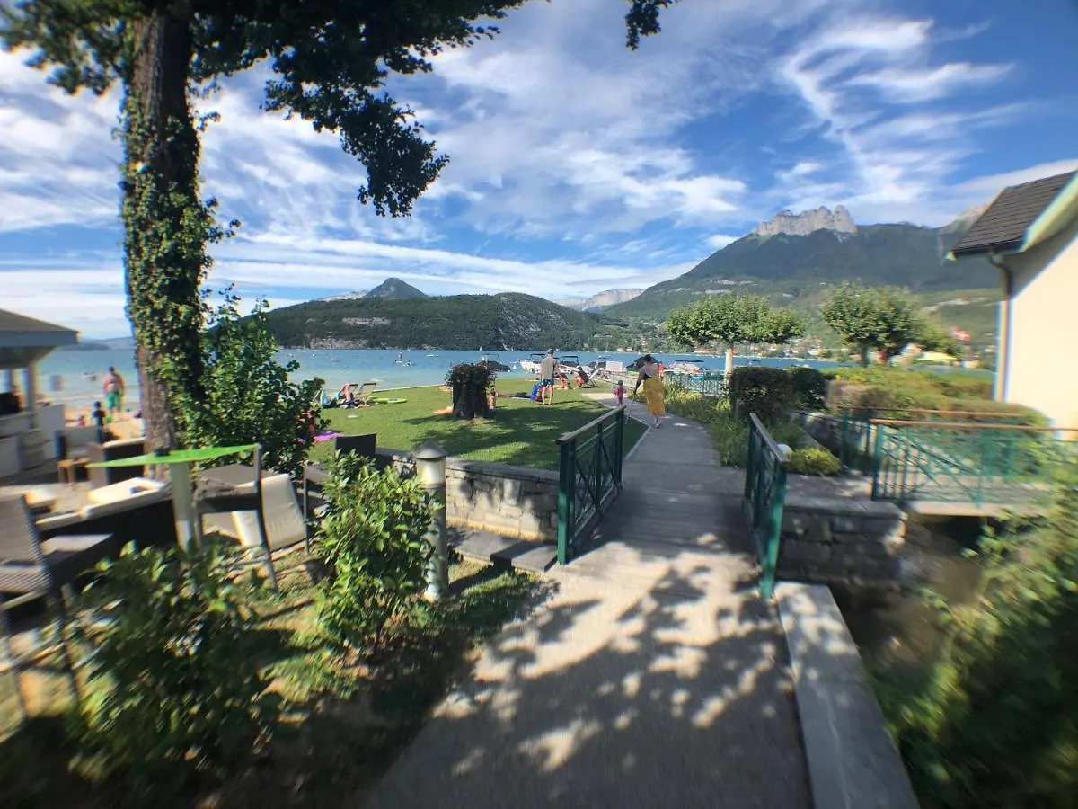Logement Atypique Avec Vue Unique Panoramique Sur Le Lac D'Annecy, Dans Une Residence Avec Plage Et Ponton Privee Sur La Commune De Duingt 0*,