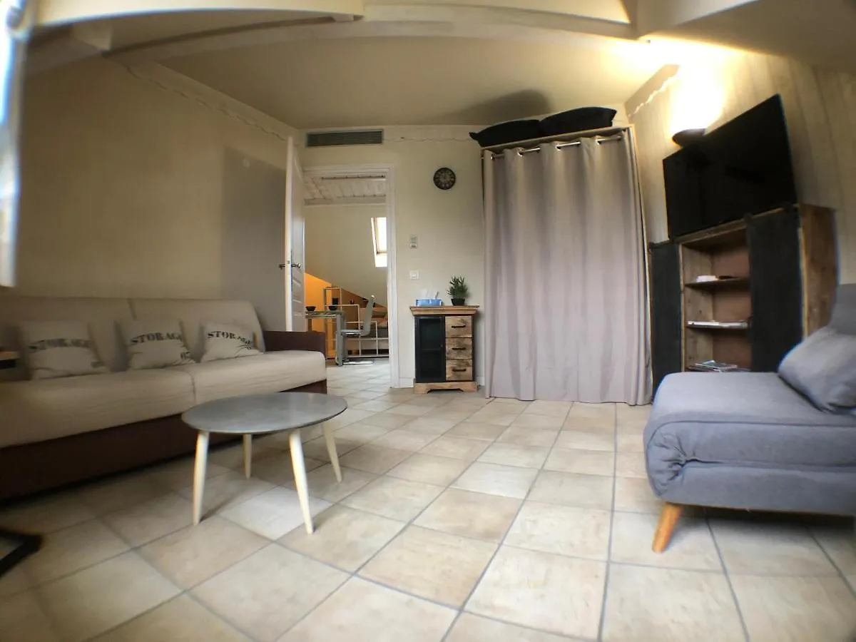 Logement Atypique Avec Vue Unique Panoramique Sur Le Lac D'Annecy, Dans Une Residence Avec Plage Et Ponton Privee Sur La Commune De Duingt 0*,  Francie