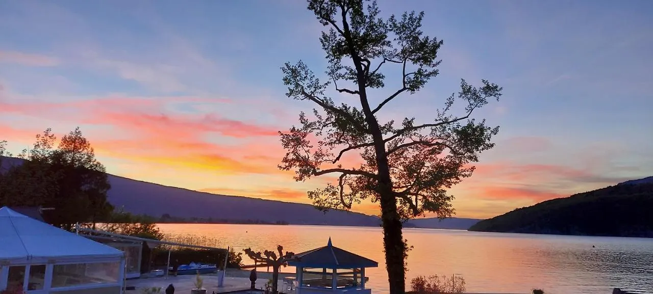 Logement Atypique Avec Vue Unique Panoramique Sur Le Lac D'Annecy, Dans Une Residence Avec Plage Et Ponton Privee Sur La Commune De Duingt 0*,