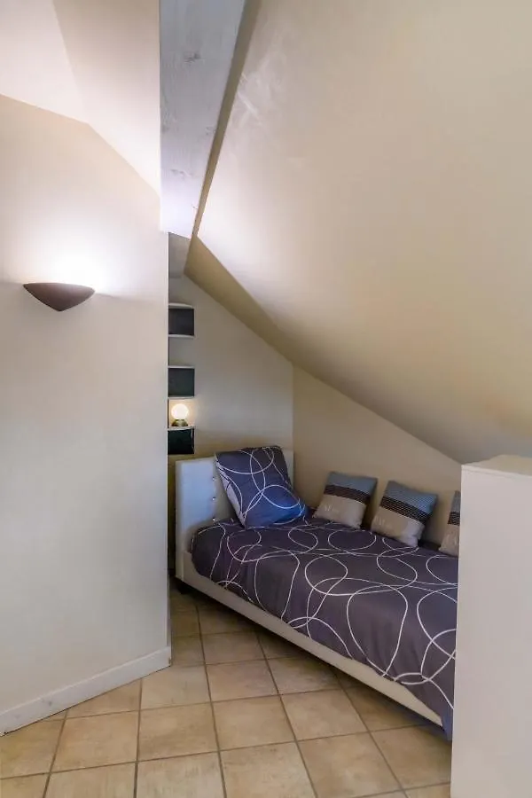Logement Atypique Avec Vue Unique Panoramique Sur Le Lac D'Annecy, Dans Une Residence Avec Plage Et Ponton Privee Sur La Commune De Duingt 0*,