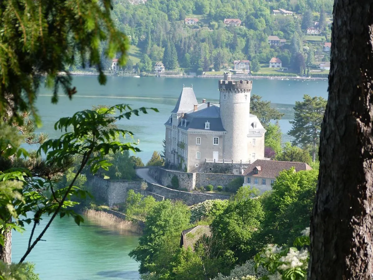 Logement Atypique Avec Vue Unique Panoramique Sur Le Lac D'Annecy, Dans Une Residence Avec Plage Et Ponton Privee Sur La Commune De Duingt